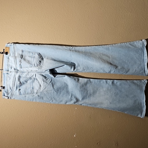 American Eagle Outfitters Super High Rise Flare Jeans Light Wash Size 10 Short - Picture 5 of 5